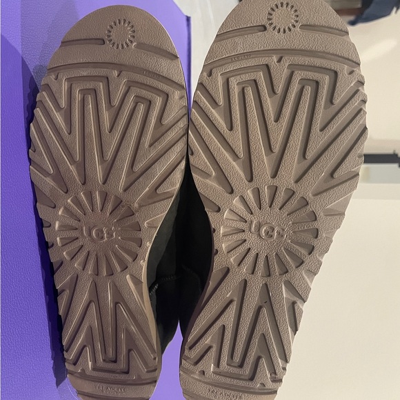 UGG Gray Classic Femme Short Boots Size 10 NEVER WORN - Picture 3 of 9